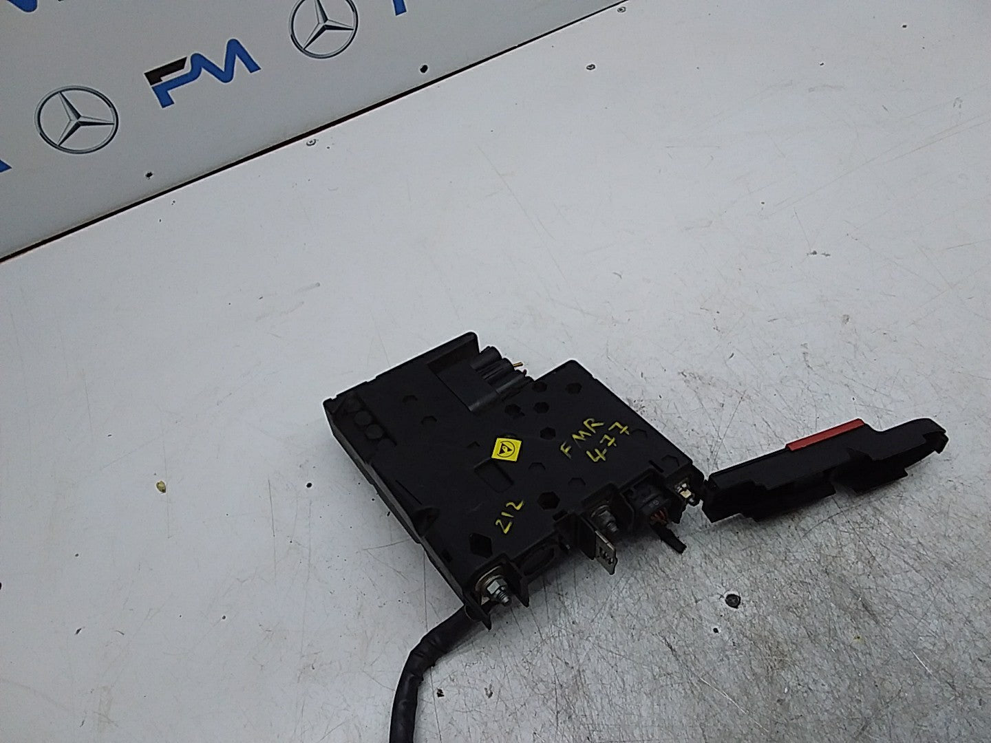 MERCEDES BENZ  E-CLASS W212 POWER DISTRIBUTION FUSE BOX A2125407050 FMR477