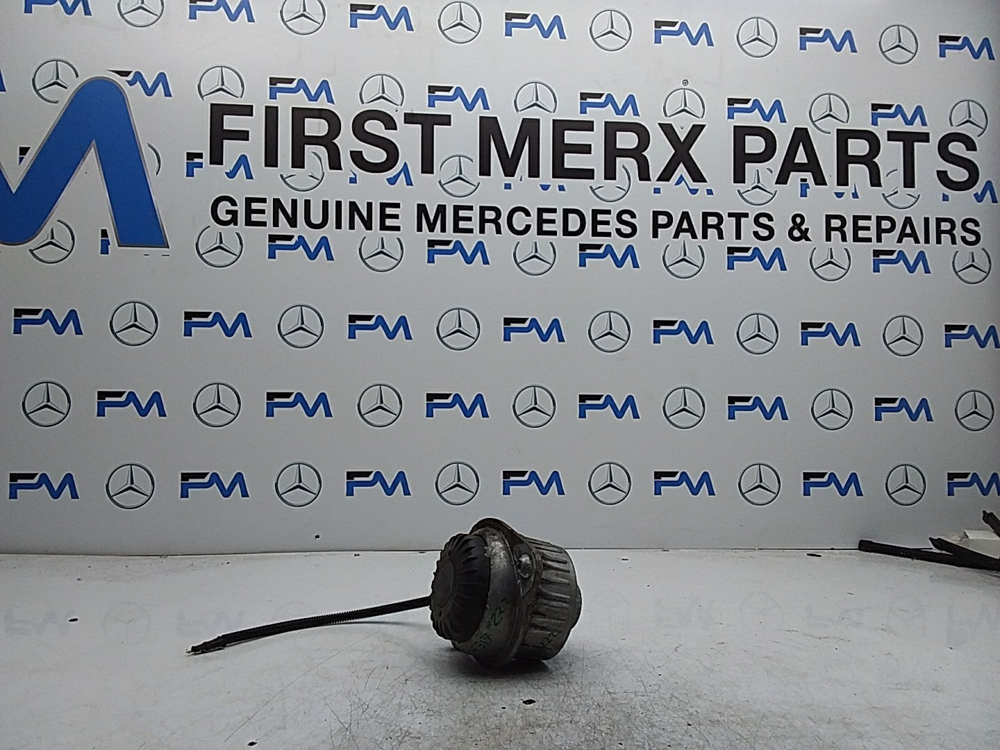 MERCEDES BENZ  S-CLASS W222  ENGINE MOUNT LEFT A2222404500 FMR317