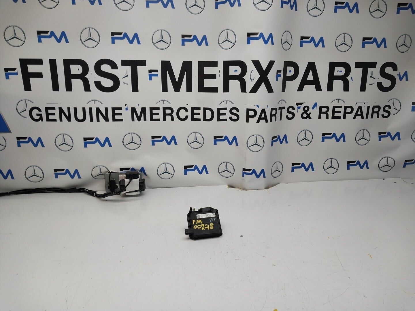 Mercedes W213 W205 W218 W238 W253 Negative Battery Tray Clamp A0009061505FM00248