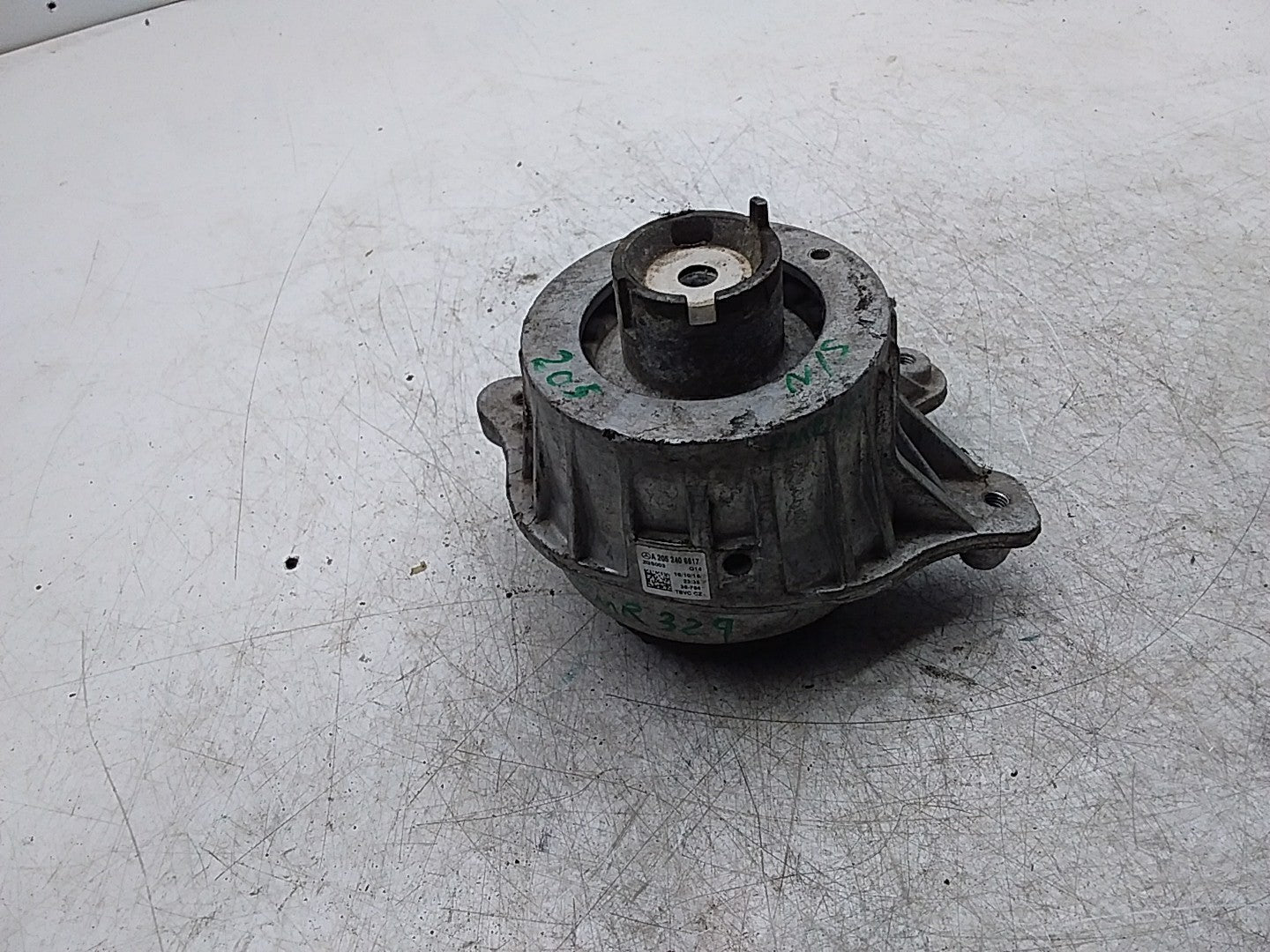 MERCEDES BENZ  C-CLASS W205  ENGINE MOUNT LEFT NS A2052406617 FMR329