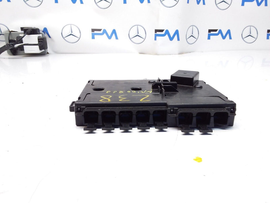 Mercedes E-Class W213 Front Inboard Fuxebox Module Unit A2135406200 FM00361
