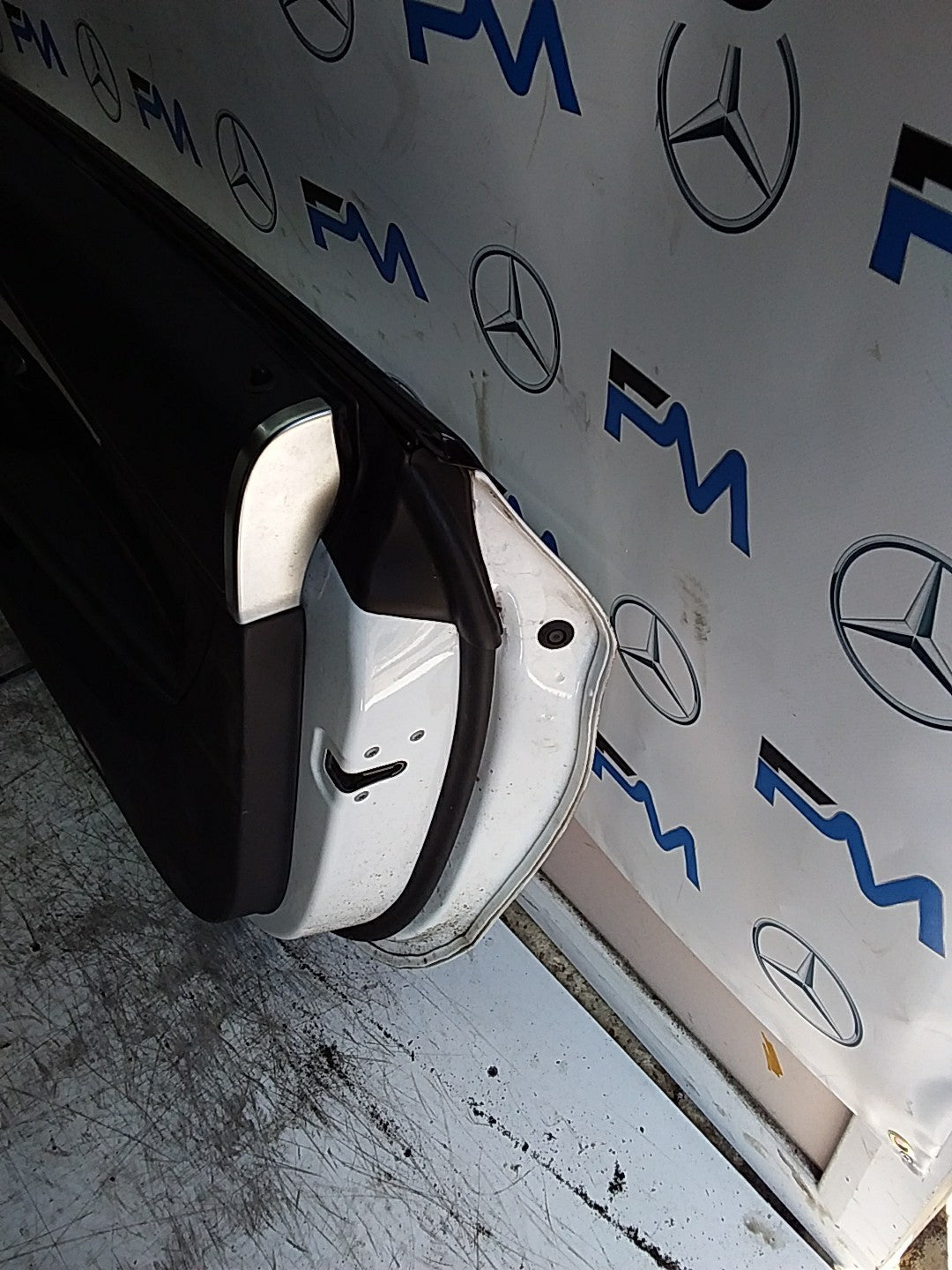 MERCEDES C-CLS C205  PASSENGER FRONT DOOR OSF WHITE 2016 ONWARDS COMPLETE FMD614