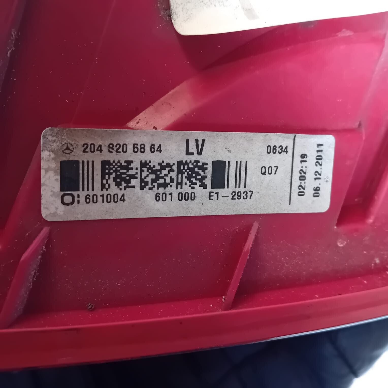 MERCEDES BENZ C-CLASS W204 DRIVER SIDE (OFF SIDE ) REAR TAIL LIGHT - 2046205864