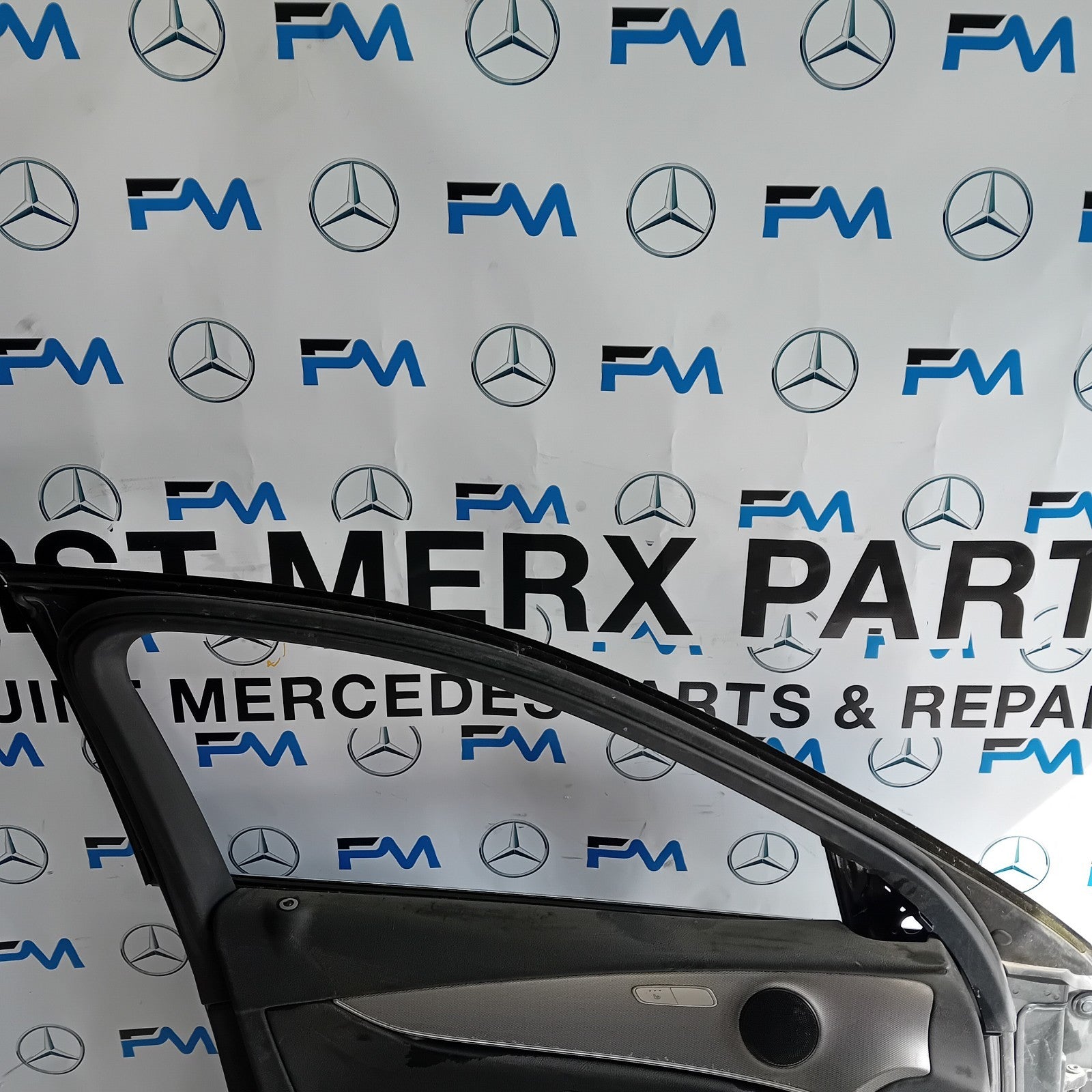 MERCEDES BENZ R-CLASS W213 PASSENGER SIDE FRINT DOOR N/S/F GREY FMD124