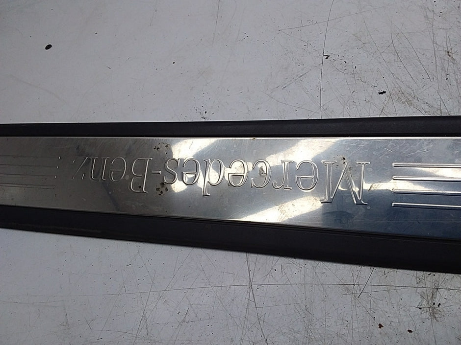 MERCEDES BENZ E-CLASS A207 CONVERTIBLE TRIM PANEL RIGHT A2076800174 FMR202