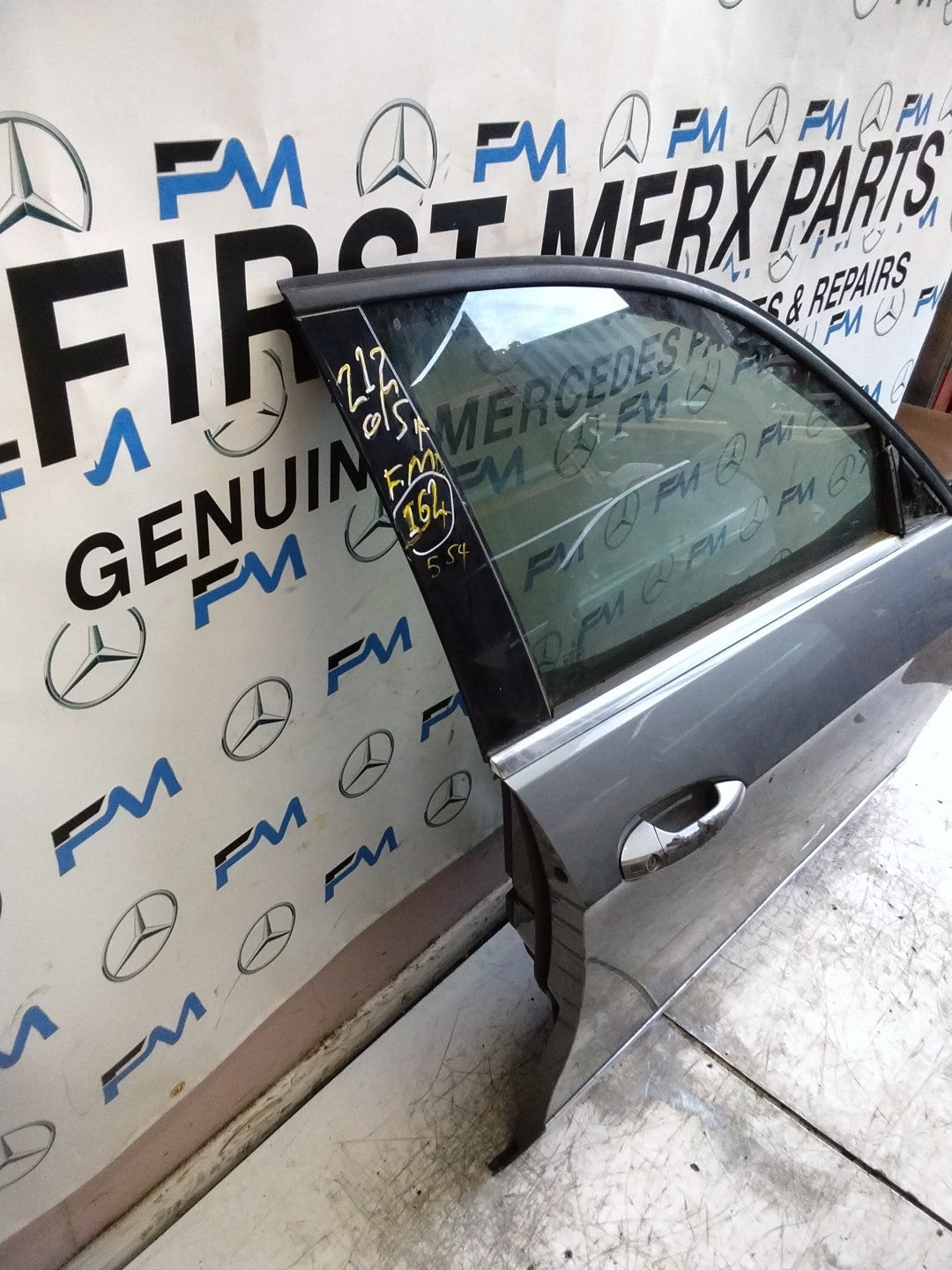 MERCEDES E-CLASS W212  DRIVER FRONT DOOR OSF GREY 2009-16 COMPLETE FMD554