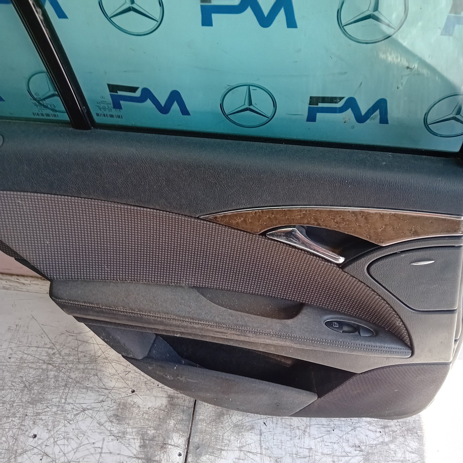 MERCEDES BENZ  E-CLASS W212 PASSENGER REAR DOOR NSR  2016 COMPLETE FMD485