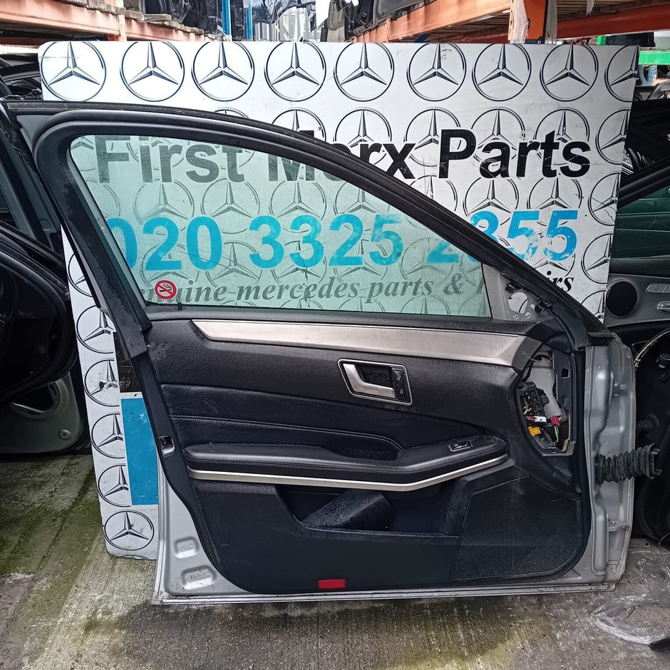 MERCEDES BENZ E-CLASS  W212  PASSENGER SIDE FRONT DOOR ( NEAR SIDE FRONT )