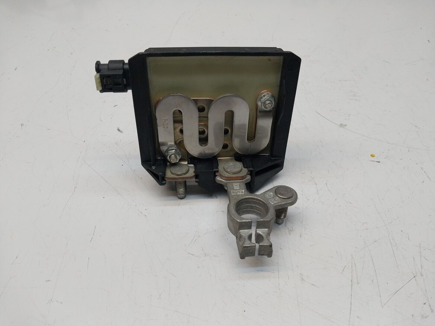 Mercedes W213 W205 W218 W238 W253 Negative Battery Tray Clamp A0009061505FM00250