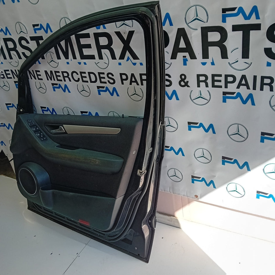 MERCEDES BENZ B-CLASS  W245  DRIVER SIDE FRONT DOOR ( OFF SIDE FRONT ) FM01