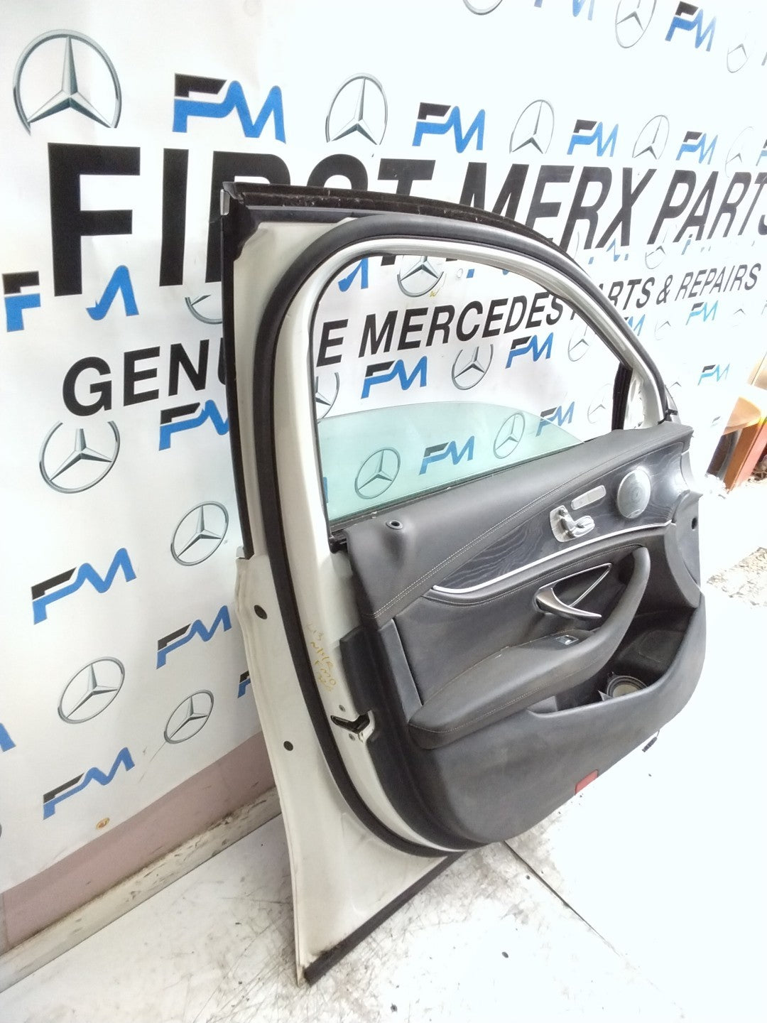 MERCEDES E-CLASS W213 SLN PASSENGER FRONT DOOR NSF WHITE 2016 ON COMPLETE FMD326