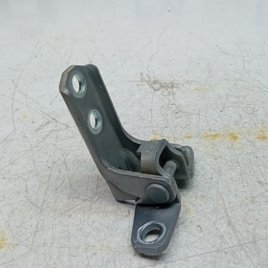 MITSUBISHI OUTLANDER MK3  FRONT DOOR HINGE PANEL E1 A046834 FM001641