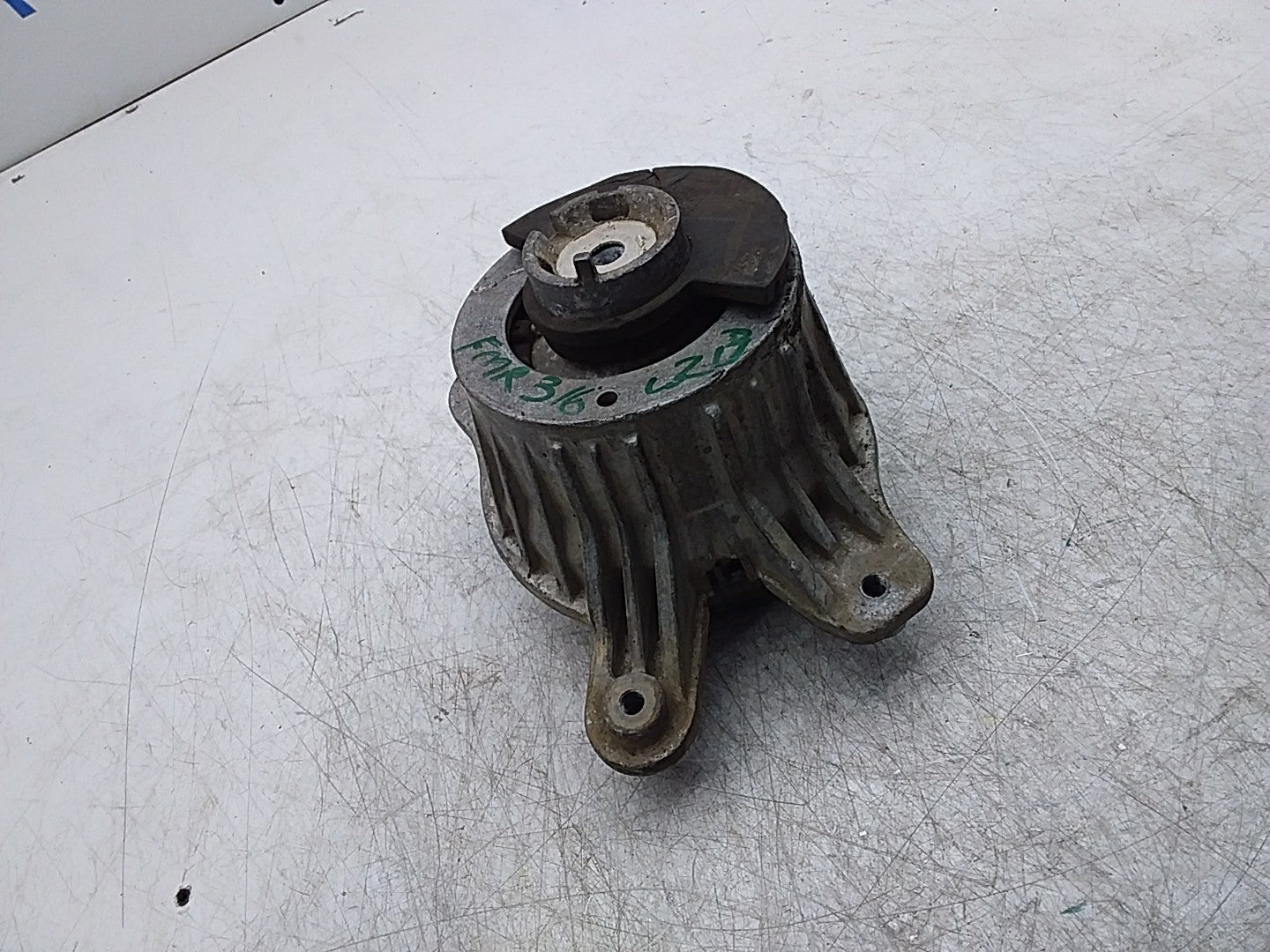 MERCEDES BENZ  E-CLASS W213  ENGINE MOUNT RIGHT A2132400600 FMR316