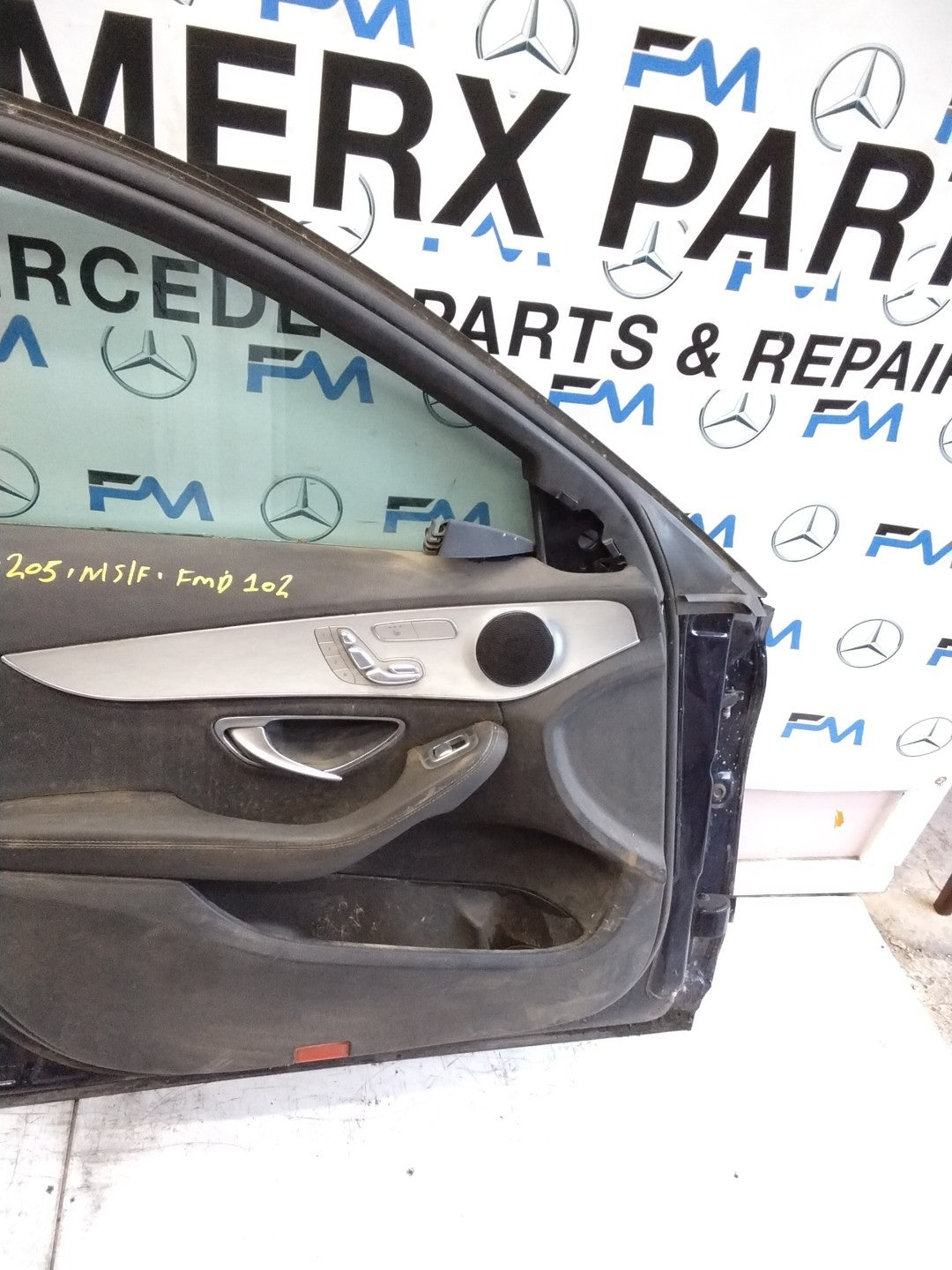 MERCEDES C-CLASS W205 PASSENGER SIDE FRONT DOOR N/S/F COMPLETE BLUE FMD102