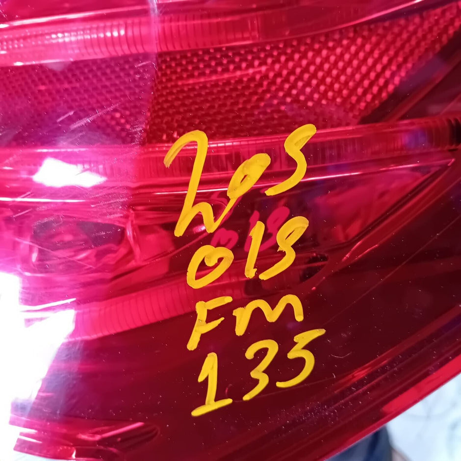 MERCEDES BENZ C-CLASS W205 SALOON REAR DRIVER SIDE ( OFF SIDE ) TAIL LIGHT