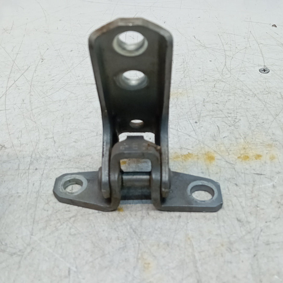 MITSUBISHI OUTLANDER MK3  FRONT DOOR HINGE PANEL E1 A046834 FM001643