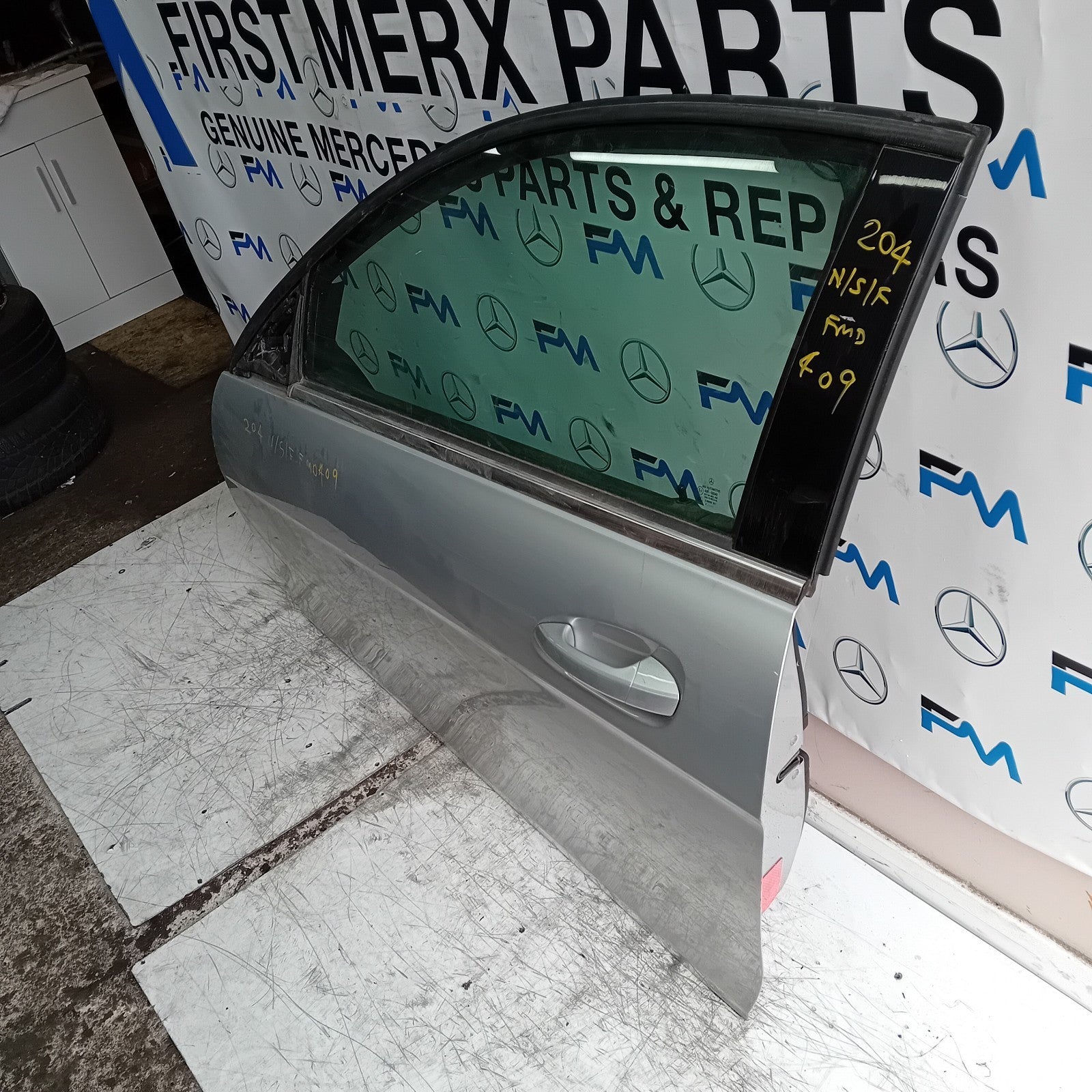 MERCEDES C-CLASS W204 PASSENGER FRONT DOOR NSF 2008-14 SILVER COMPLETE FMD409