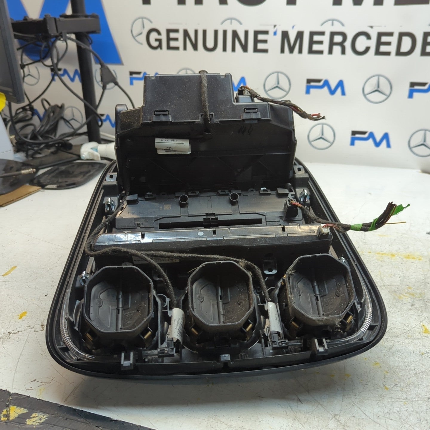  MERCEDES E-CLASS W205 CENTRE CONSOLE + 3 AIR VENT A2054402324 FM001405