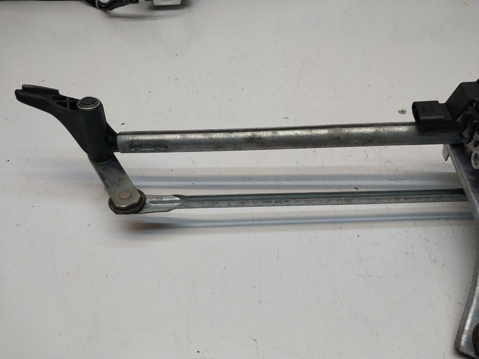 MERCEDES-BENZ A CLASS W177  FRONT WIPER MOTOR WITH LINKAGE A1779064801 FM00239