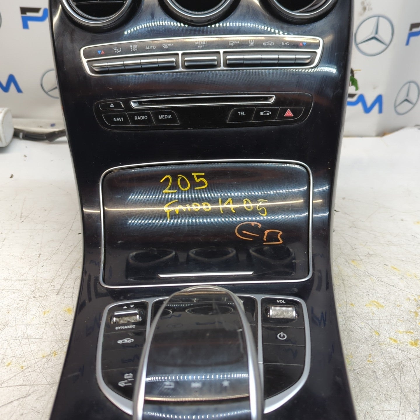 MERCEDES E-CLASS W205 CENTRE CONSOLE + 3 AIR VENT A2054402324 FM001405