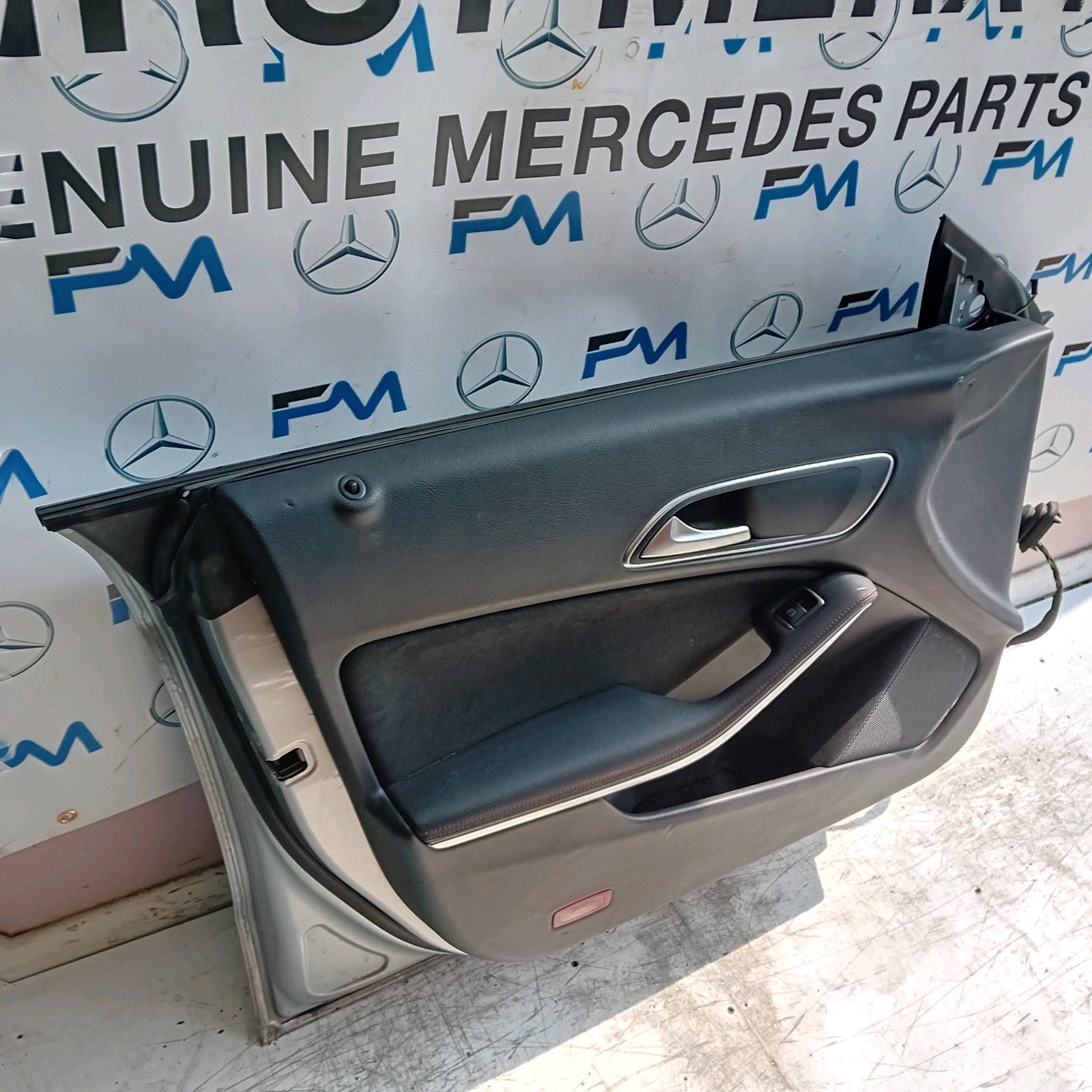 MERCEDES CLA W117 PASSENGER FRONT DOOR NSF 2013-19 SILVER COMPLETE FMD276(1)*