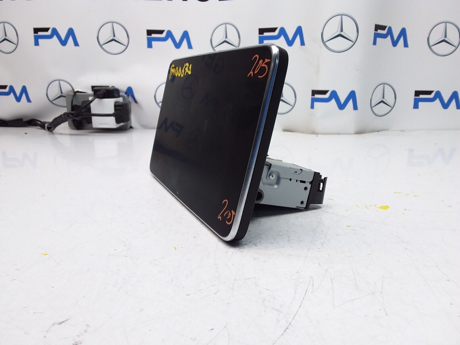 MERCEDES C-CLASS W205 2016 SAT NAV MULTIMEDIA SCREEN A2059002211 FM00671