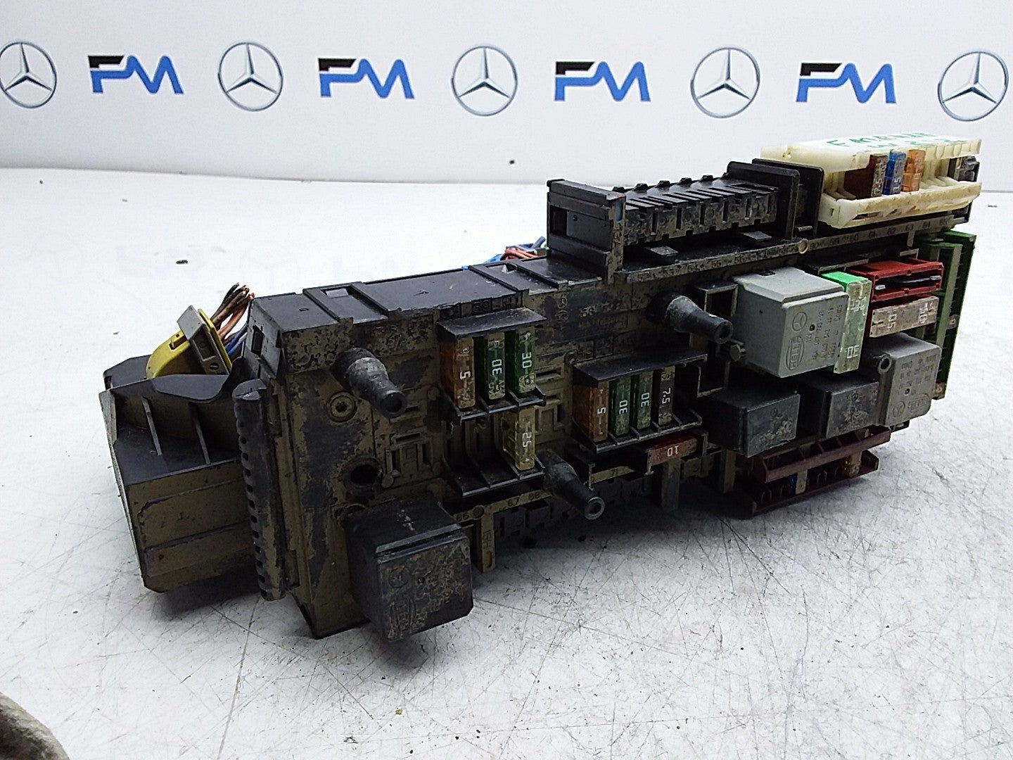 MERCEDES BENZ  E-CLASS W212  FUSE BOX RELAY BOX A2129005401 FMR488