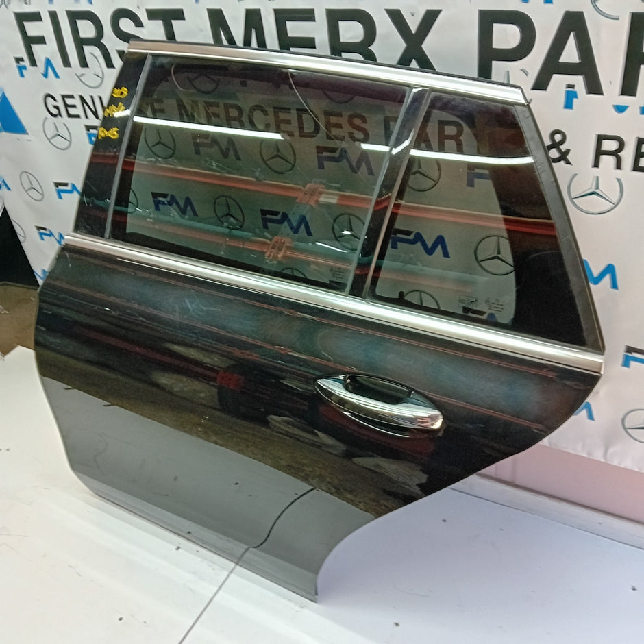 MERCEDES BENZ E-CLASS  W213 PASSENGER SIDE REAR DOOR ( NEAR SIDE REAR ) FM05