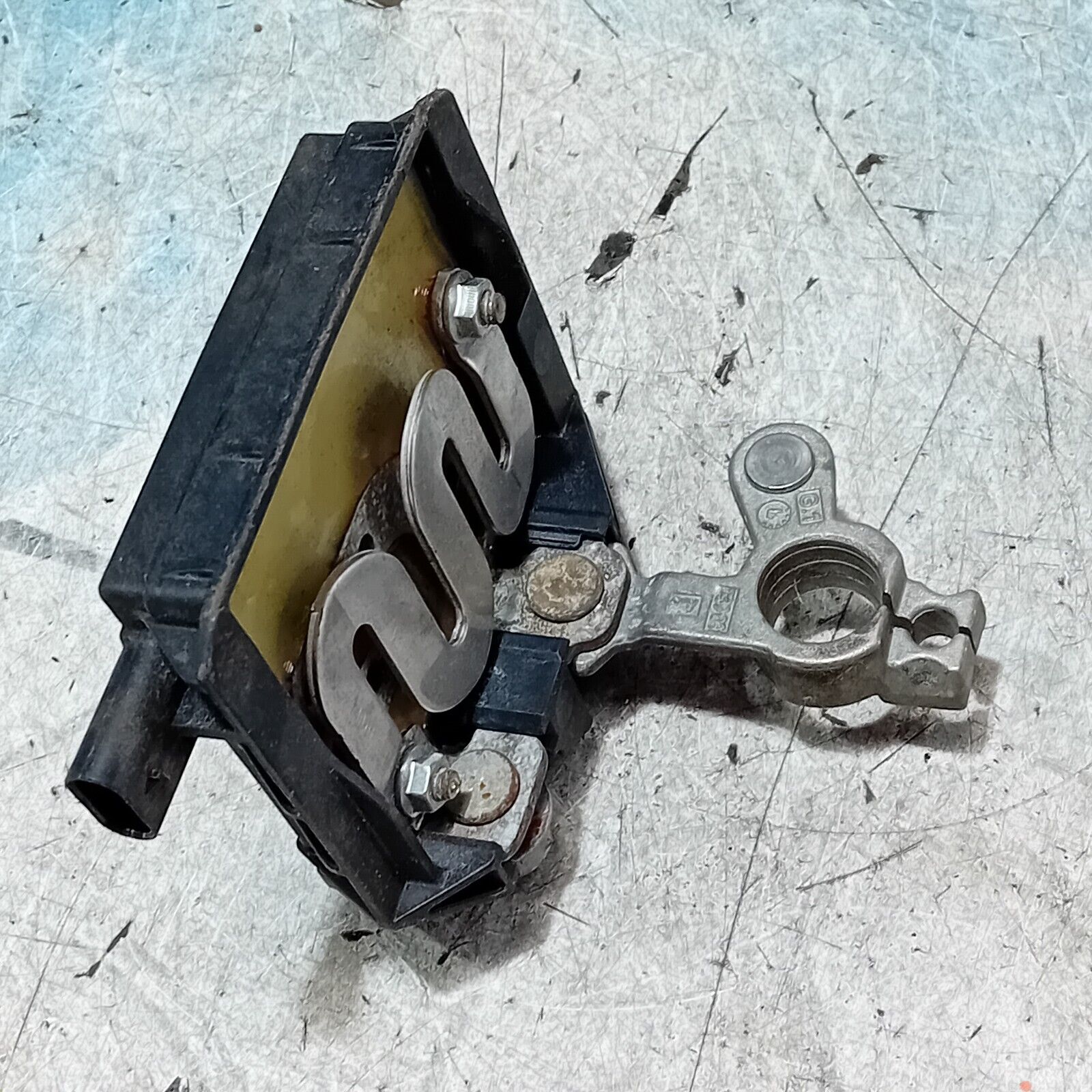 MERCEDES W205 C220 2.1 DIESEL 2014 NEGATIVE BATTERY TRAY CLAMP A0009068705
