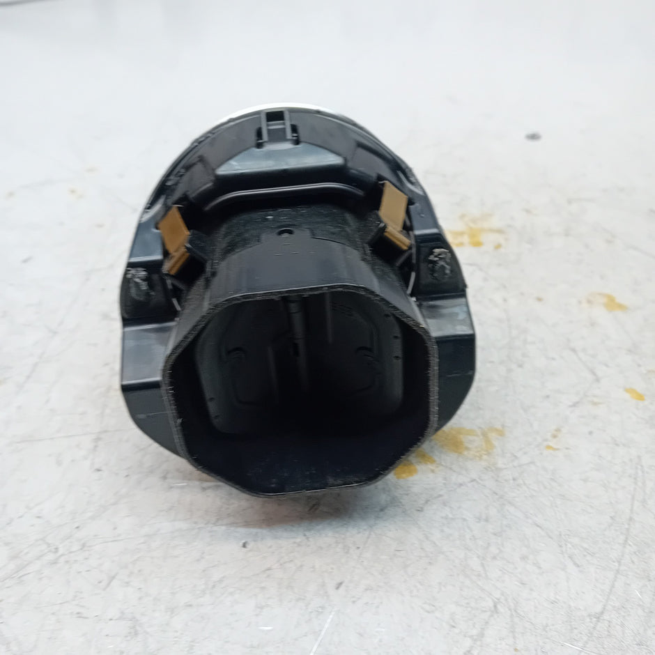 MERCEDES C-CLASS W205 DASHBOARD AIR VENT A2058301100 FM001185