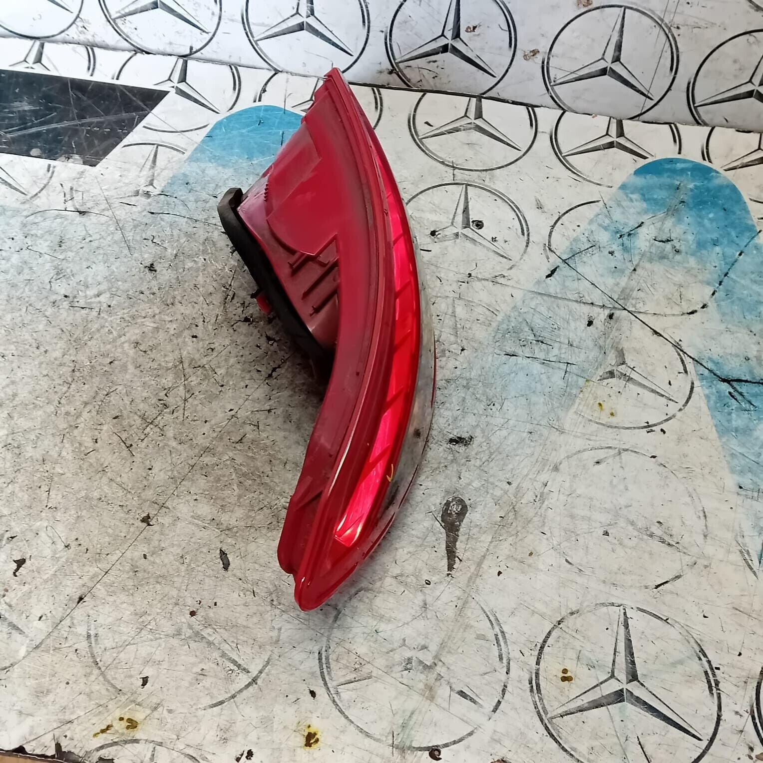 MERCEDES BENZ C-CLASS W204 REAR PASSENGER SIDE ( N.S ) TAIL LIGHT 2048202964