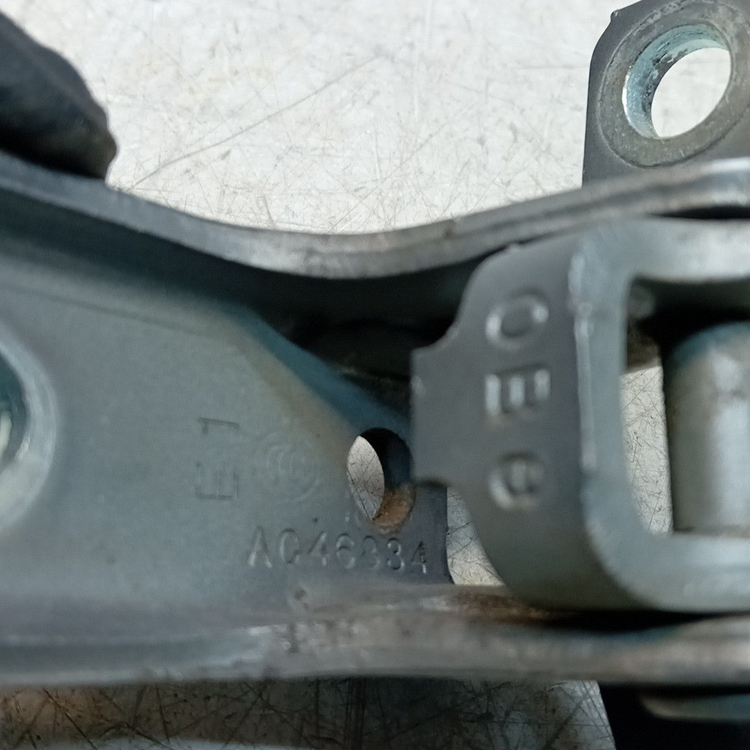 MITSUBISHI OUTLANDER MK3  FRONT DOOR HINGE PANEL E1 A046834 FM001641
