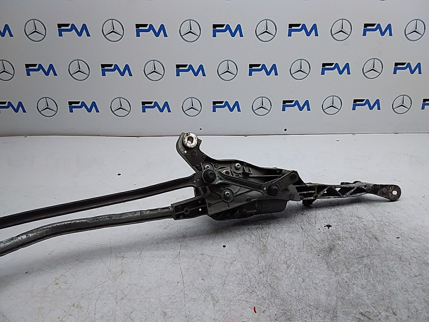 MERCEDES BENZ  E-CLASS W212 WIPER MOTOR FRONT AND LINKAGE A2128201340 FMR474