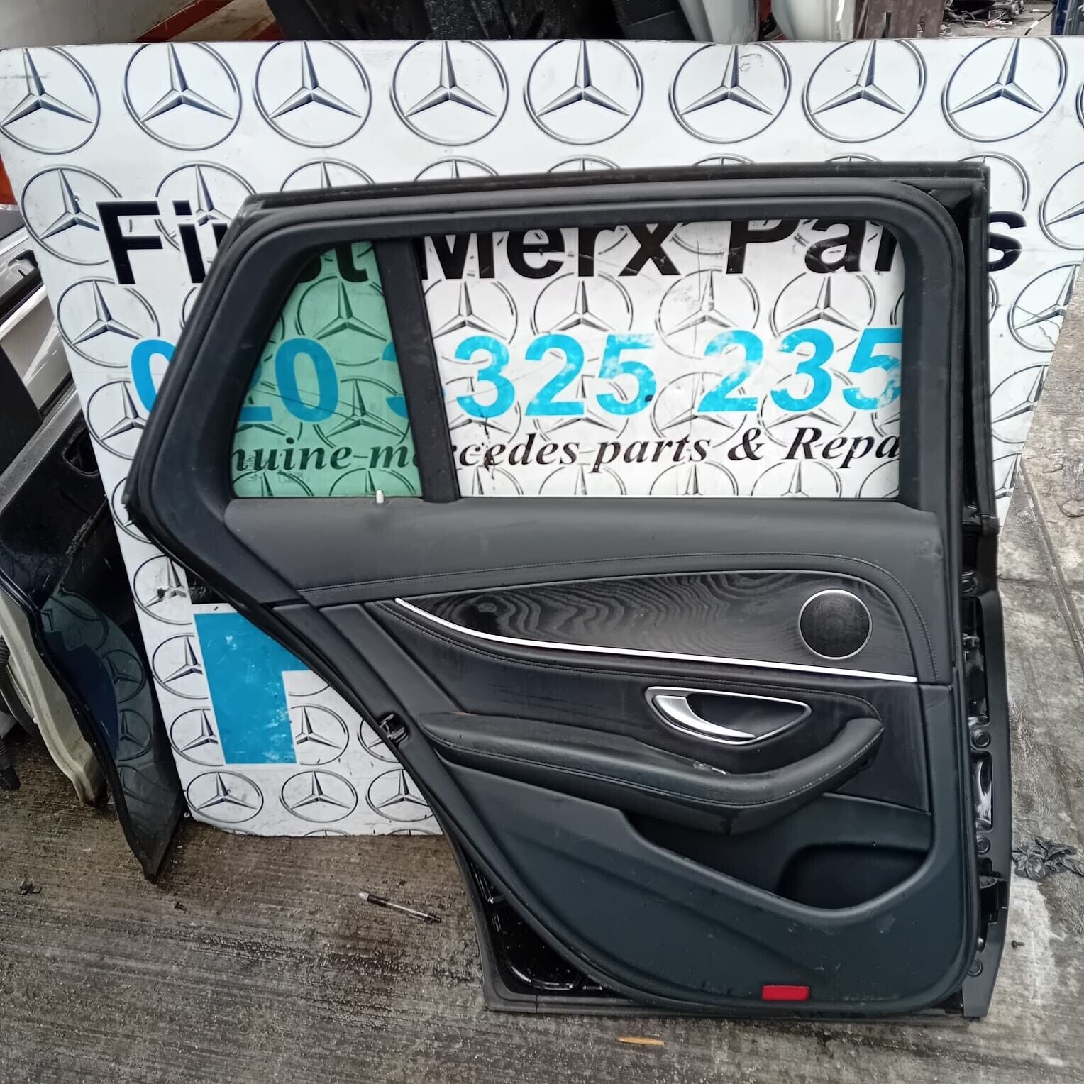 MERCEDES BENZ E-CLASS  W213 ESTATE  PASSENGER SIDE REAR DOOR ( NEAR SIDE REAR )