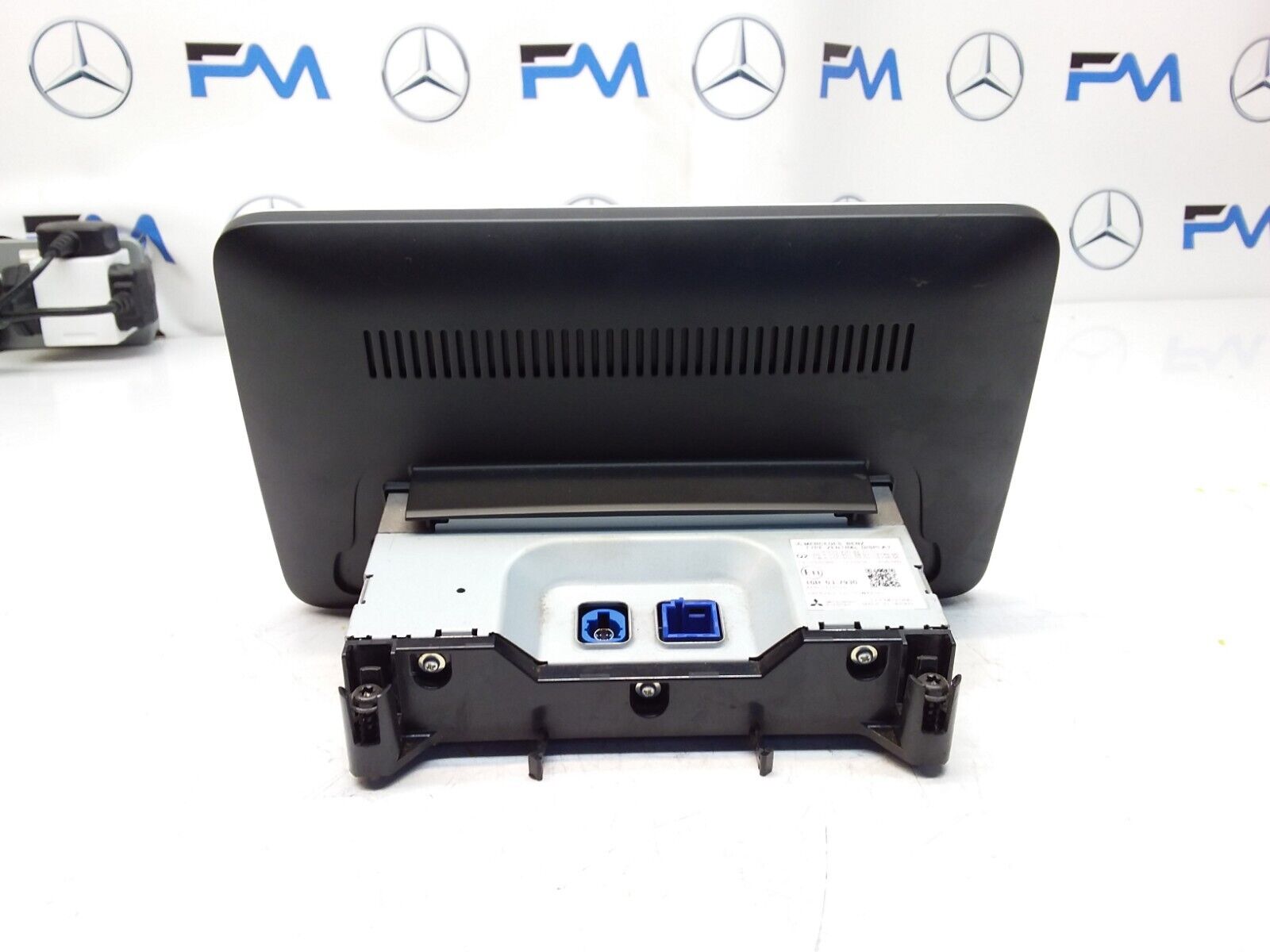 MERCEDES C-CLASS W205 2015 SAT NAV MULTIMEDIA SCREEN A2059002211 FM00664