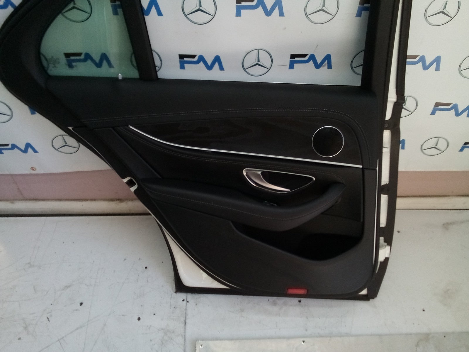 MERCEDES E CLASS W213 SALOON PASSENGER REAR DOOR (NEAR SIDE REAR) WHITE FMD22