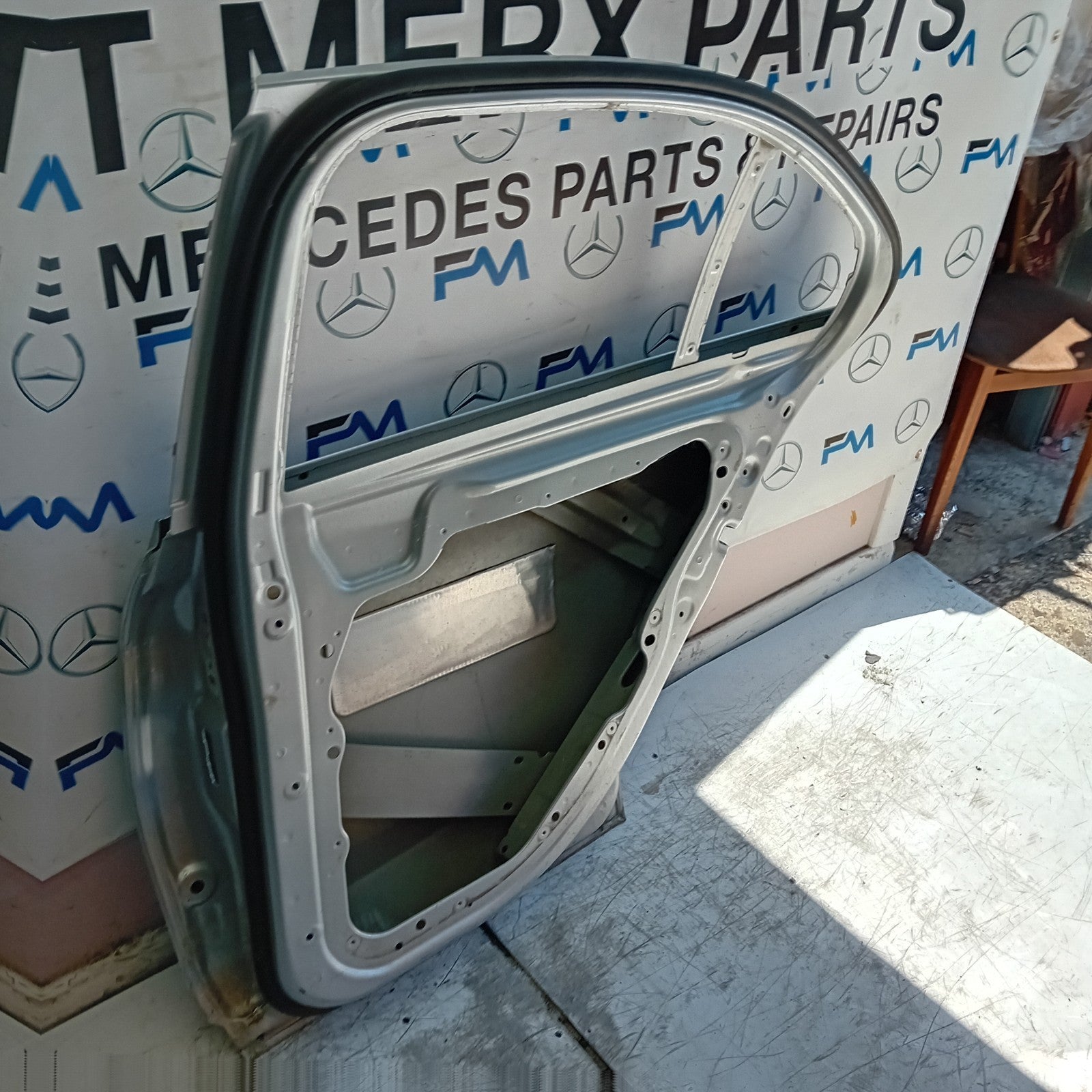 MERCEDES C-CLASS W205 SLN DRIVER REAR DOOR OSR SILVER 2014 ON FMD451