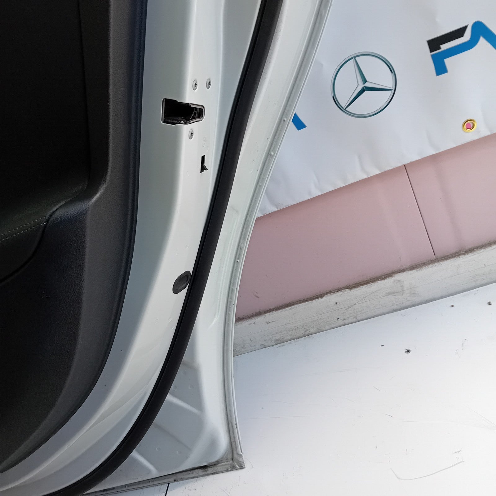 MERCEDES BENZ CLA-CLASS  W118 DRIVER SIDE FRONT DOOR ( OFF SIDE FRONT ) FM07