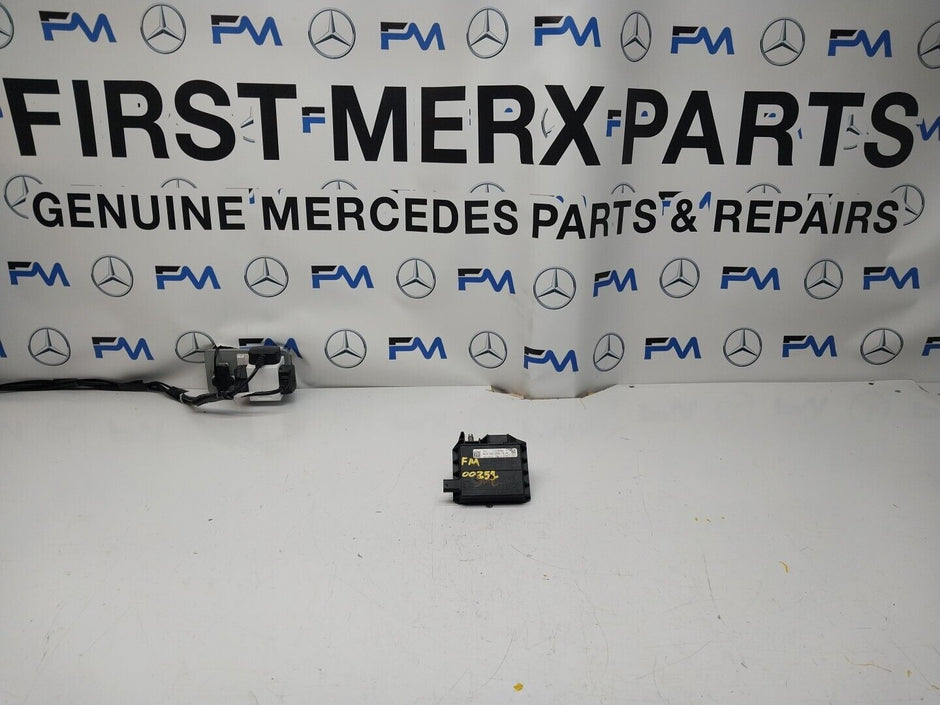 Mercedes W213 W205 W218 W238 W253 Negative Battery Tray Clamp A0009061505FM00251