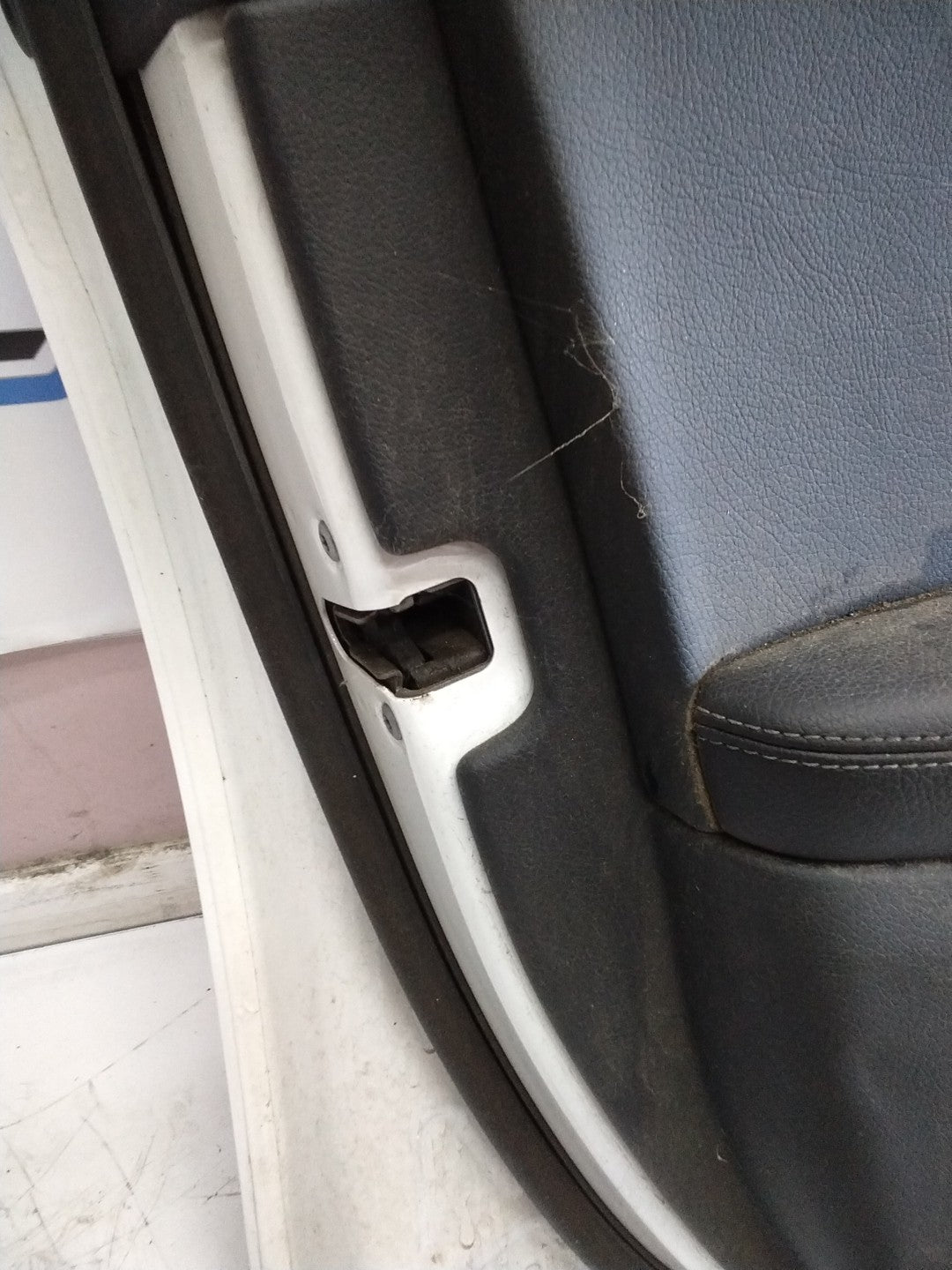 MERCEDES BENZ C-CLASS W205 PASSENGER SIDE FRONT DOOR N/S/F COMPLETE WHITE FMD85