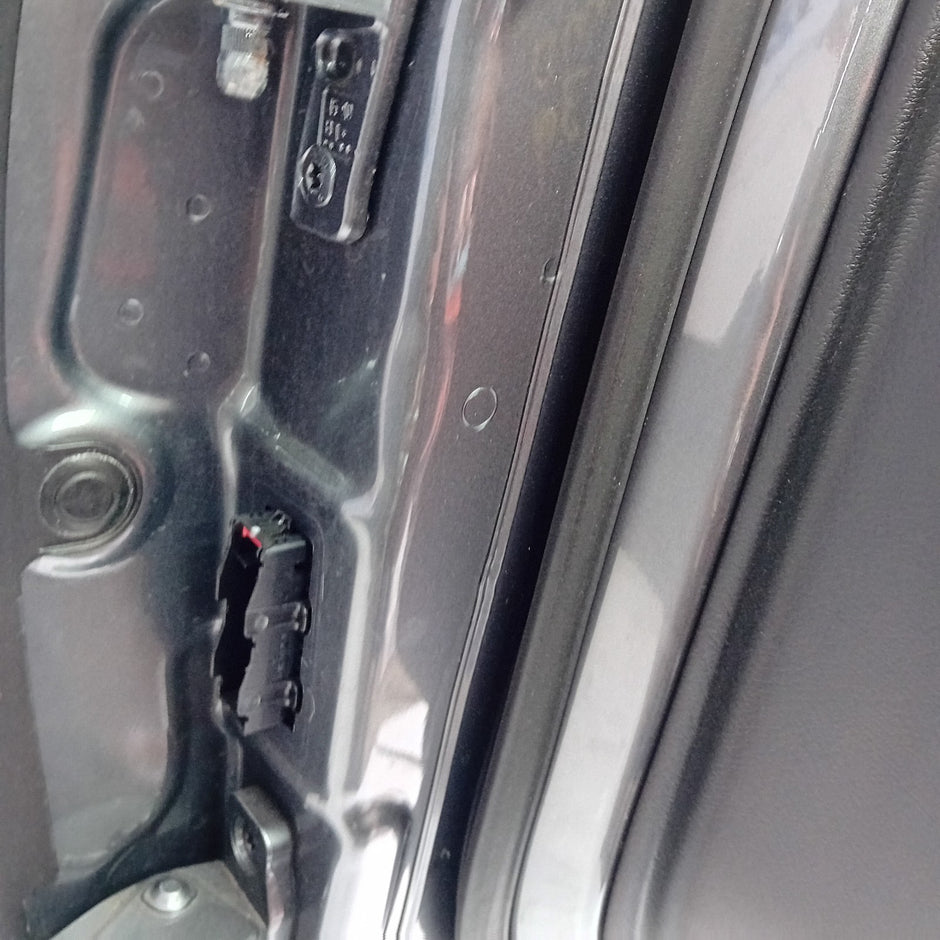 MERCEDES E-CLASS W213 DRIVER SIDE FRONT DOOR O/S/F COMPLETE GREY FMD39