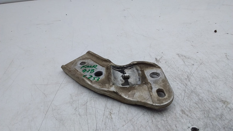 MERCEDES  C-CLASS W205 FRONT LEFT SUBFRAME MOUNTING BRACKET A2053230140 FMR428
