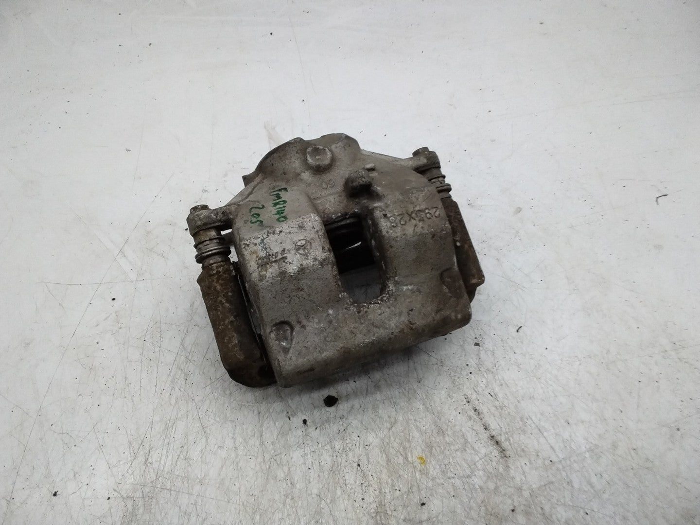 MERCEDES  C-CLASS W205 BRAKE CALIPER FRON LEFT PASSENGER SIDE  FMR140