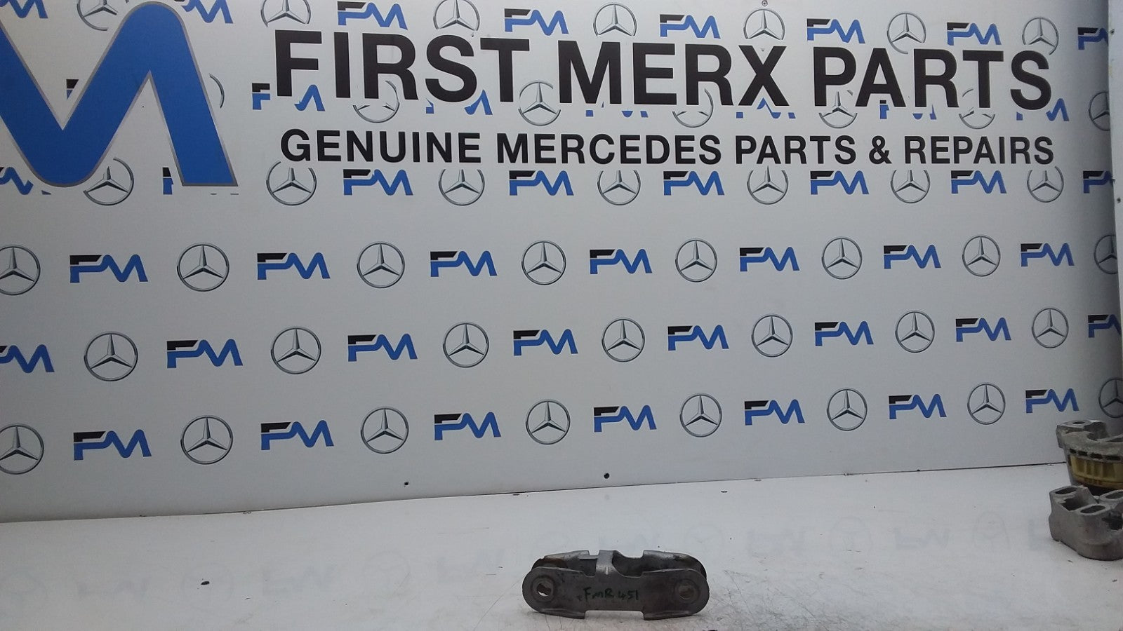 MERCEDES BENZ B-CLASS W246 ENGINE MOUNT BRACKET A2462400809 FMR451