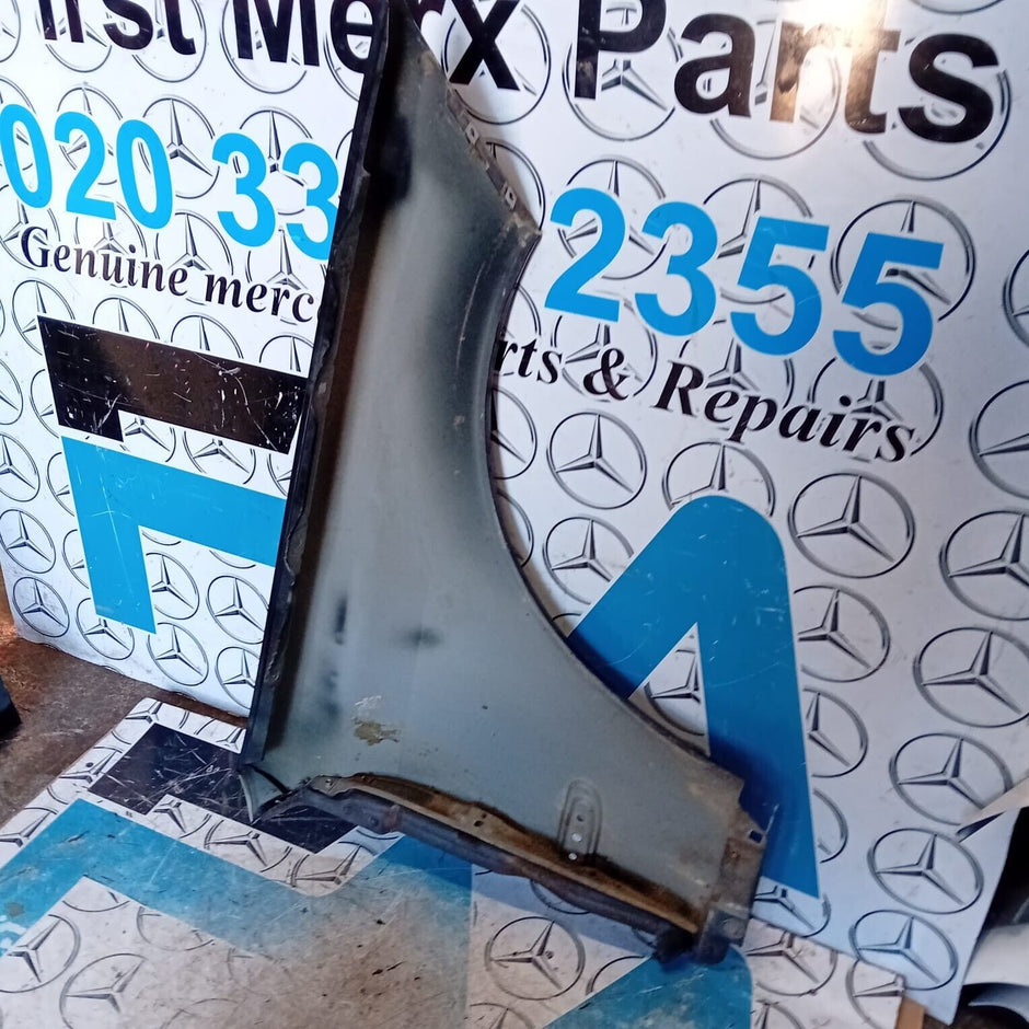 MERCEDES BENZ C-CLASS W203 2001-2007 FRONT PASSENGER SIDE ( NEAR SIDE ) WING