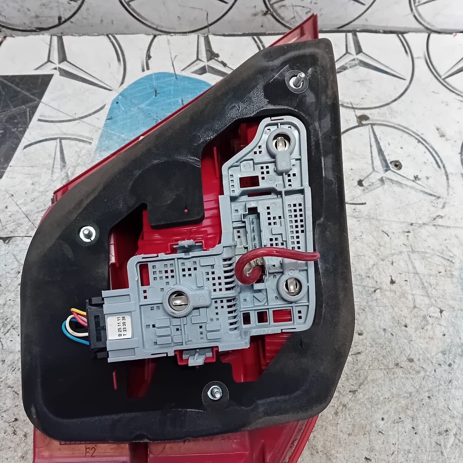 MERCEDES BENZ C-CLASS W204 DRIVER SIDE (OFF SIDE ) REAR TAIL LIGHT - 2046205864