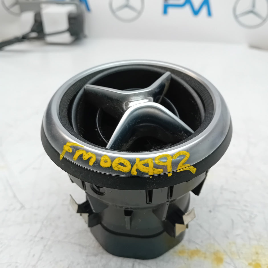 MERCEDES BENZ A-CLASS W176 DASHBOARD AIR VENT 2015 A1768300354 FM001492