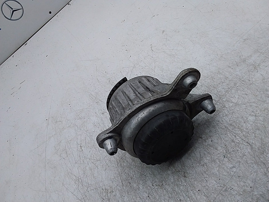 MERCEDES BENZ  E-CLASS  W213  ENGINE MOUNT RIGHT OS A2132400600 FMR357