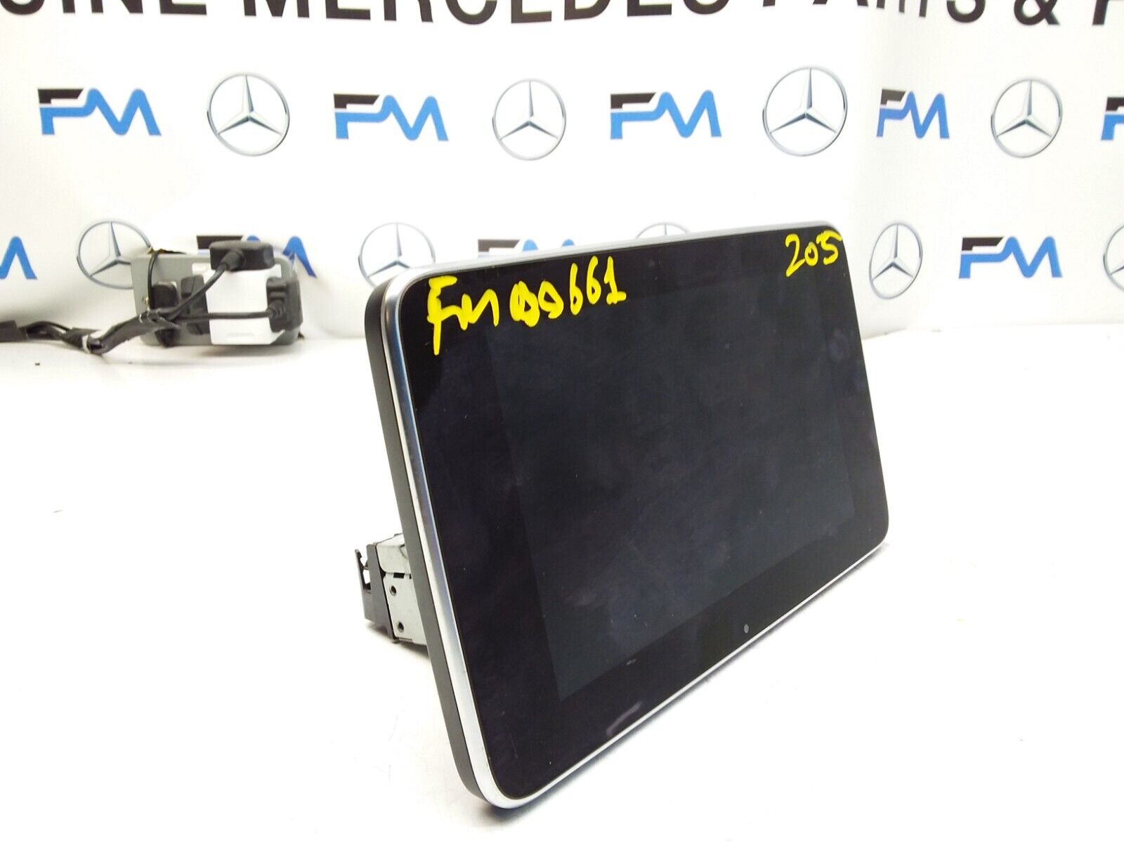 MERCEDES C-CLASS W205 2016 SAT NAV MULTIMEDIA SCREEN A2059002211 FM00661