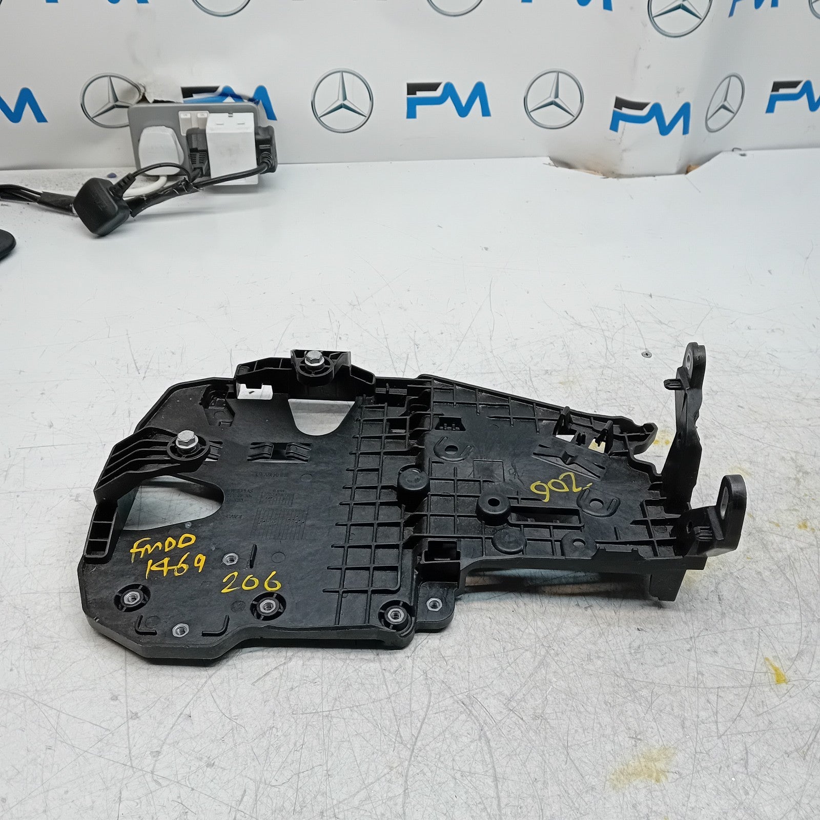 MERCEDES C-CLASS W206 PARKING SENSOR CONTROL UNIT HOLDER A2065451000 FM001469